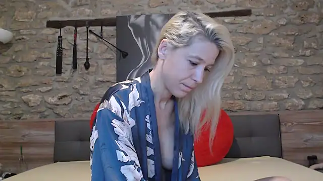 Naschkatze01 online show from 23, 12, 2025