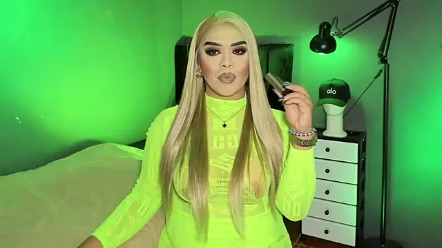 Snapshot of VictoriaEliz chatting on 3, 5, 2026 VictoriaEliz online show from 3, 5, 2026