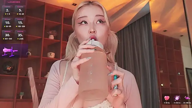 Snapshot of hyun_chia chatting on 27, 4, 2026 hyun chia online show from 27, 4, 2026