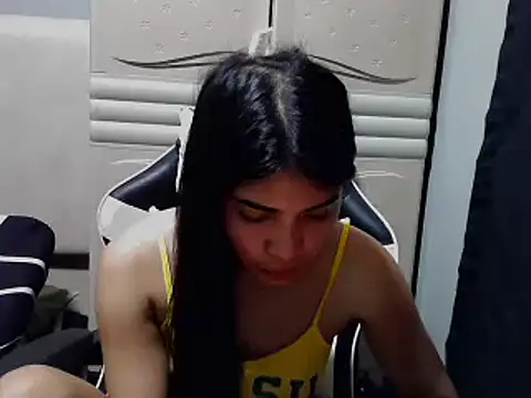 Snapshot of Miss_unknown chatting on 17, 10, 2025 Miss unknown online show from 17, 10, 2025