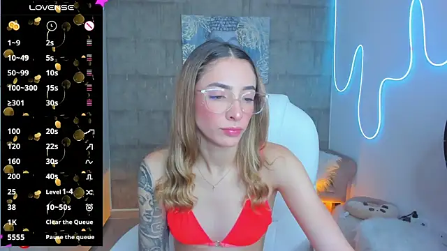 Snapshot of barbie_scoth_ chatting on 5, 1, 2025 barbie scoth  online show from 5, 1, 2025