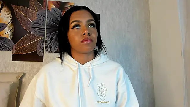 Snapshot of Emma_Morgann chatting on 20, 12, 2024 Emma Morgann online show from 20, 12, 2024