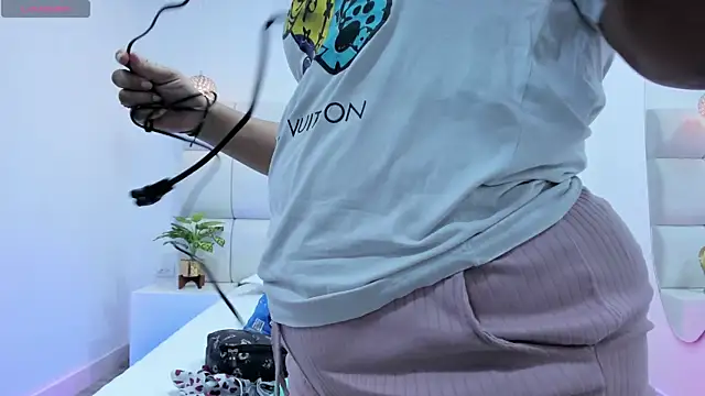 DanielleEvans  online show from 13, 11, 2025