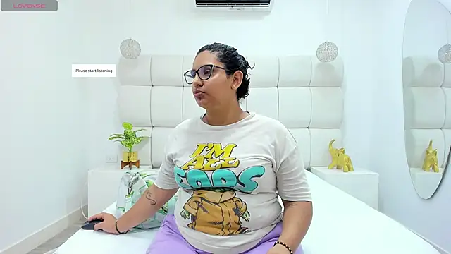 DanielleEvans  online show from 24, 11, 2025