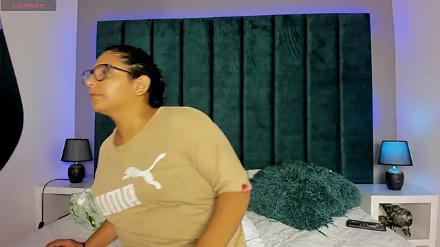 DanielleEvans  online show from 3, 12, 2025