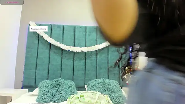 DanielleEvans  online show from 22, 12, 2025