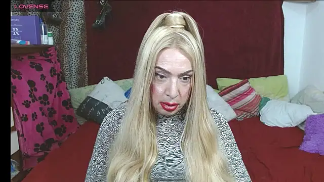 Snapshot of elena_evans chatting on 18, 4, 2026 elena evans online show from 18, 4, 2026