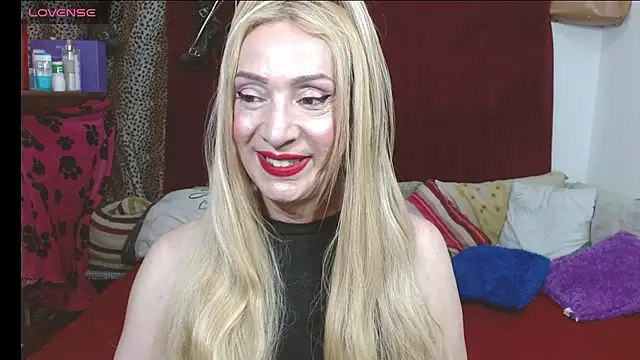 Snapshot of elena_evans chatting on 28, 4, 2026 elena evans online show from 28, 4, 2026