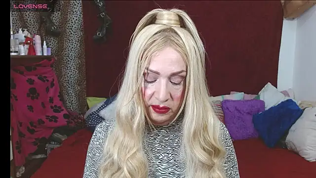 Snapshot of elena_evans chatting on 30, 5, 2026 elena evans online show from 30, 5, 2026