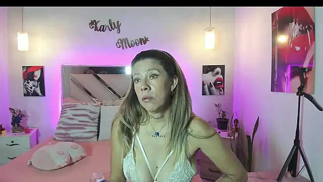 Snapshot of Karly_moon chatting on 16, 4, 2026 Karly moon online show from 16, 4, 2026