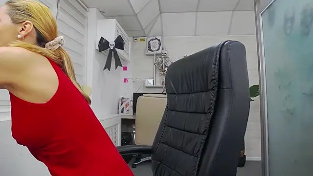 EllaMilf  online show from 29, 10, 2025