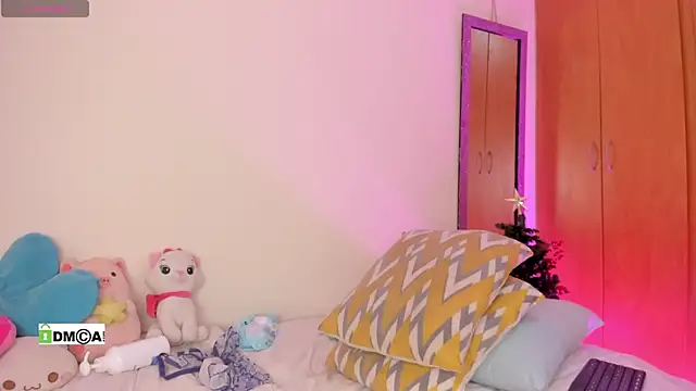 Snapshot of olivia__s chatting on 4, 1, 2025 olivia  s online show from 4, 1, 2025