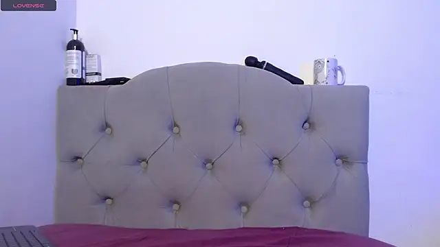 Snapshot of Red-moon1 chatting on 6, 1, 2025 Red-moon1 online show from 6, 1, 2025