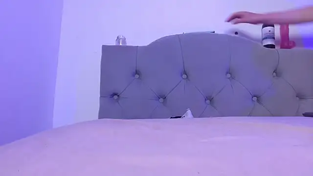 Snapshot of Red-moon1 chatting on 6, 2, 2025 Red-moon1 online show from 6, 2, 2025