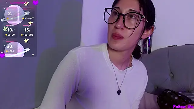 Snapshot of Red-moon1 chatting on 17, 10, 2025 Red-moon1 online show from 17, 10, 2025