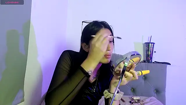 Snapshot of Red-moon1 chatting on 21, 10, 2025 Red-moon1 online show from 21, 10, 2025