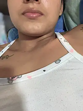 Snapshot of Megan_browns1 chatting on 3, 2, 2026 Megan browns1 online show from 3, 2, 2026