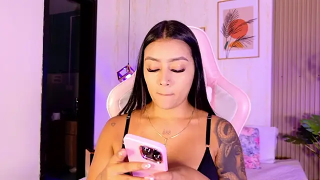 Snapshot of CameronCollins_ chatting on 4, 3, 2026 CameronCollins online show from 4, 3, 2026