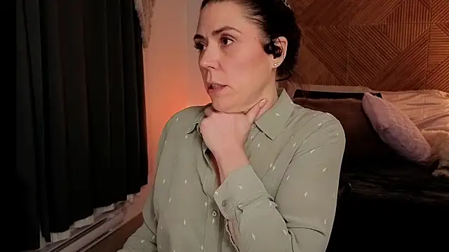 Ellie-L-Elizabeth online show from 10, 4, 2026