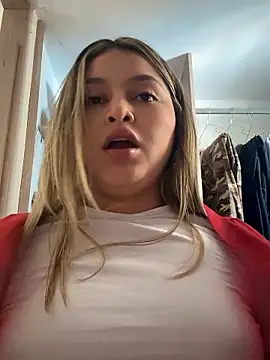 Snapshot of lunablossom_ chatting on 18, 1, 2026 lunablossom online show from 18, 1, 2026