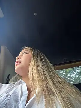 Snapshot of lunablossom_ chatting on 21, 2, 2026 lunablossom online show from 21, 2, 2026