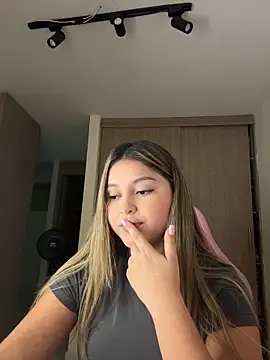 Snapshot of lunablossom_ chatting on 17, 3, 2026 lunablossom online show from 17, 3, 2026