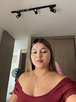 Snapshot of lunablossom_ chatting on 21, 3, 2026 lunablossom online show from 21, 3, 2026