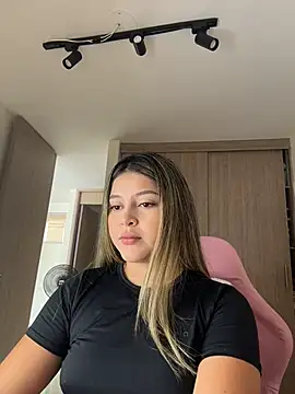 Snapshot of lunablossom_ chatting on 29, 3, 2026 lunablossom online show from 29, 3, 2026