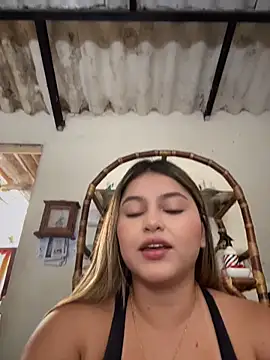 Snapshot of lunablossom_ chatting on 31, 3, 2026 lunablossom online show from 31, 3, 2026