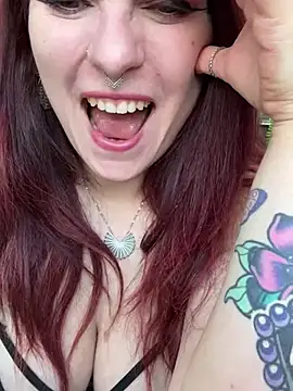 Snapshot of LunaMoongirl chatting on 4, 3, 2025 LunaMoongirl online show from 4, 3, 2025