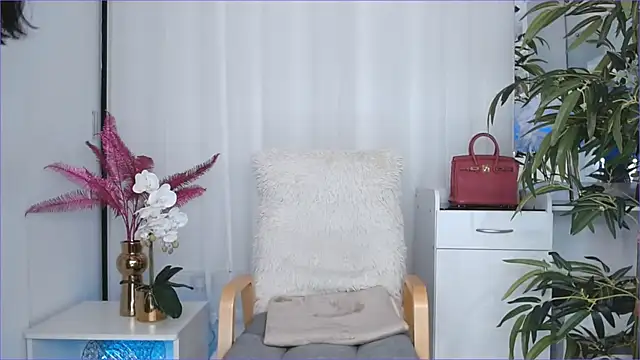 Snapshot of Holy_Bliss chatting on 8, 5, 2026 Holy Bliss online show from 8, 5, 2026