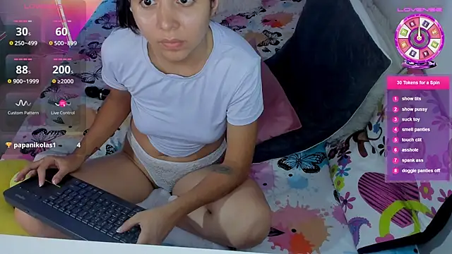 Snapshot of amy_petite chatting on 15, 7, 2026 amy petite online show from 15, 7, 2026