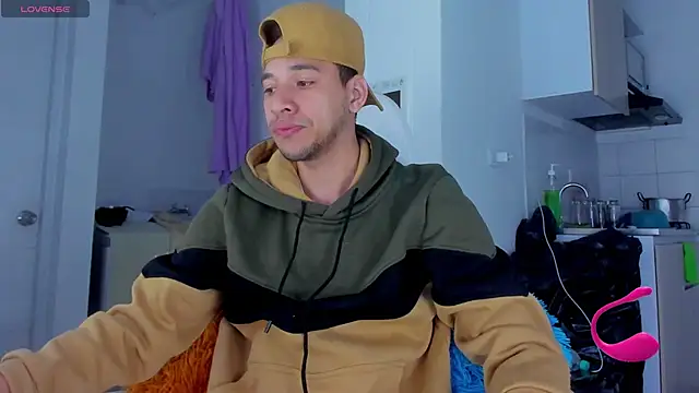 Snapshot of petter_coleman_ chatting on 5, 3, 2025 petter coleman online show from 5, 3, 2025