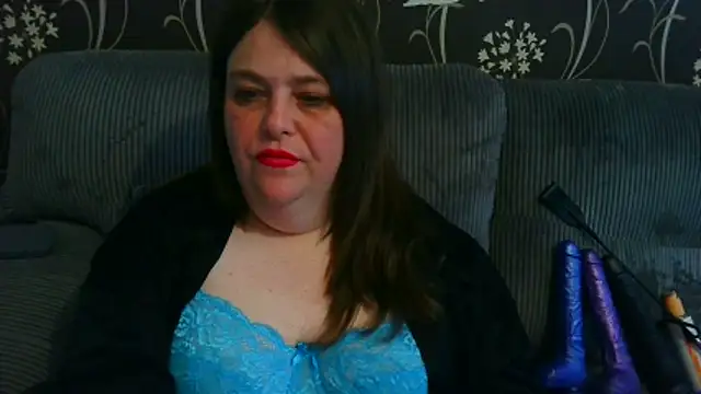 HouseWifeWhore Milf online show from 25, 3, 2026