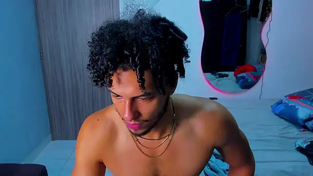 Snapshot of Kris_Khalifa69 chatting on 14, 12, 2025 Kris Khalifa69 online show from 14, 12, 2025