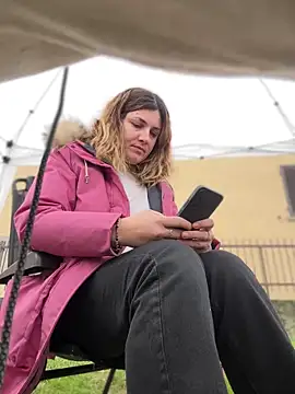 Snapshot of DaisyVibesss chatting on 15, 12, 2024 DaisyVibesss online show from 15, 12, 2024