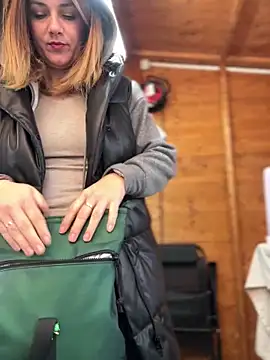 Snapshot of DaisyVibesss chatting on 5, 1, 2025 DaisyVibesss online show from 5, 1, 2025