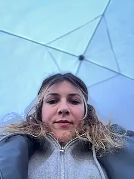 Snapshot of DaisyVibesss chatting on 2, 2, 2025 DaisyVibesss online show from 2, 2, 2025