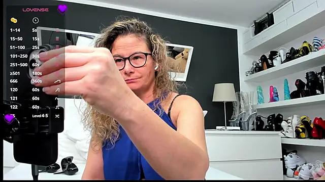 Snapshot of izzy-mendosa chatting on 5, 1, 2025 izzy-mendosa online show from 5, 1, 2025