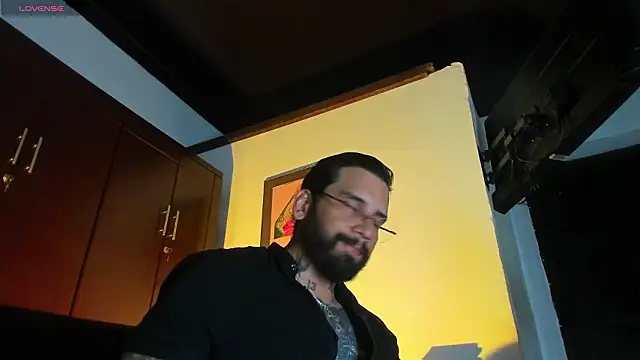 Snapshot of CamiloGray_ chatting on 3, 2, 2026 CamiloGray online show from 3, 2, 2026