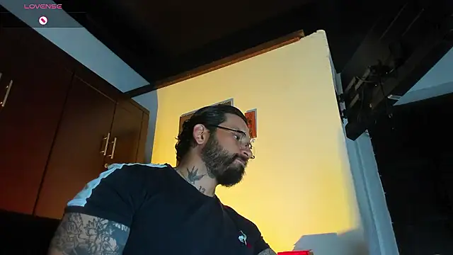 Snapshot of CamiloGray_ chatting on 4, 2, 2026 CamiloGray online show from 4, 2, 2026