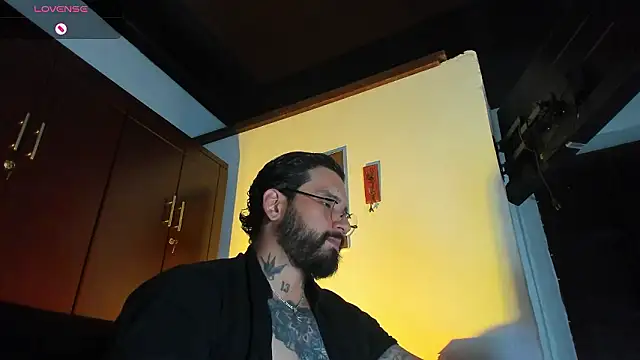 Snapshot of CamiloGray_ chatting on 9, 2, 2026 CamiloGray online show from 9, 2, 2026