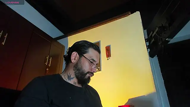 Snapshot of CamiloGray_ chatting on 18, 2, 2026 CamiloGray online show from 18, 2, 2026