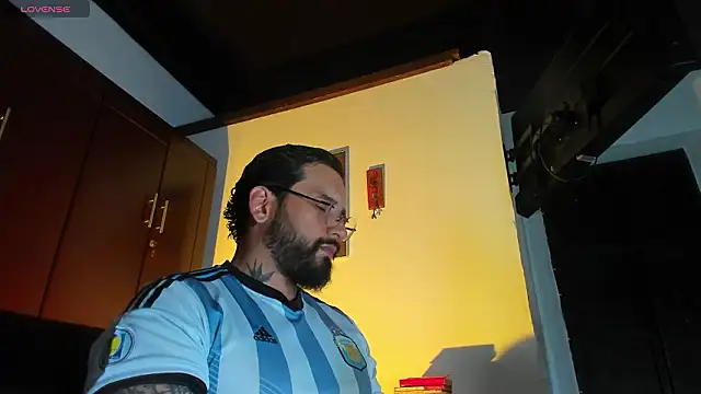 Snapshot of CamiloGray_ chatting on 19, 2, 2026 CamiloGray online show from 19, 2, 2026