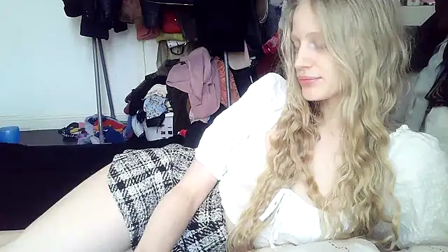 Snapshot of VeronicaJoyful chatting on 10, 3, 2025 VeronicaJoyful online show from 10, 3, 2025