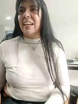 Snapshot of aisha_latina chatting on 24, 4, 2026 aisha latina online show from 24, 4, 2026
