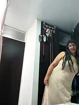 Snapshot of aisha_latina chatting on 14, 5, 2026 aisha latina online show from 14, 5, 2026