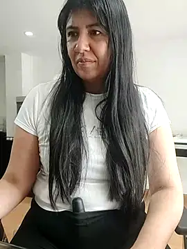 Snapshot of aisha_latina chatting on 21, 5, 2026 aisha latina online show from 21, 5, 2026