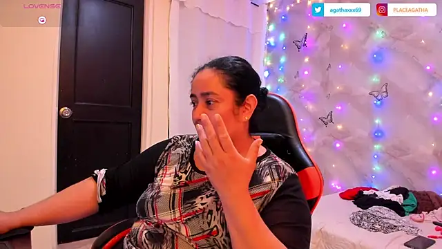 Snapshot of agathaxxx-69 chatting on 5, 1, 2026 agathaxxx-69 online show from 5, 1, 2026