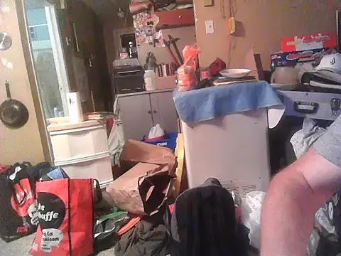 Snapshot of M9ntreal chatting on 10, 9, 2025 M9ntreal online show from 10, 9, 2025